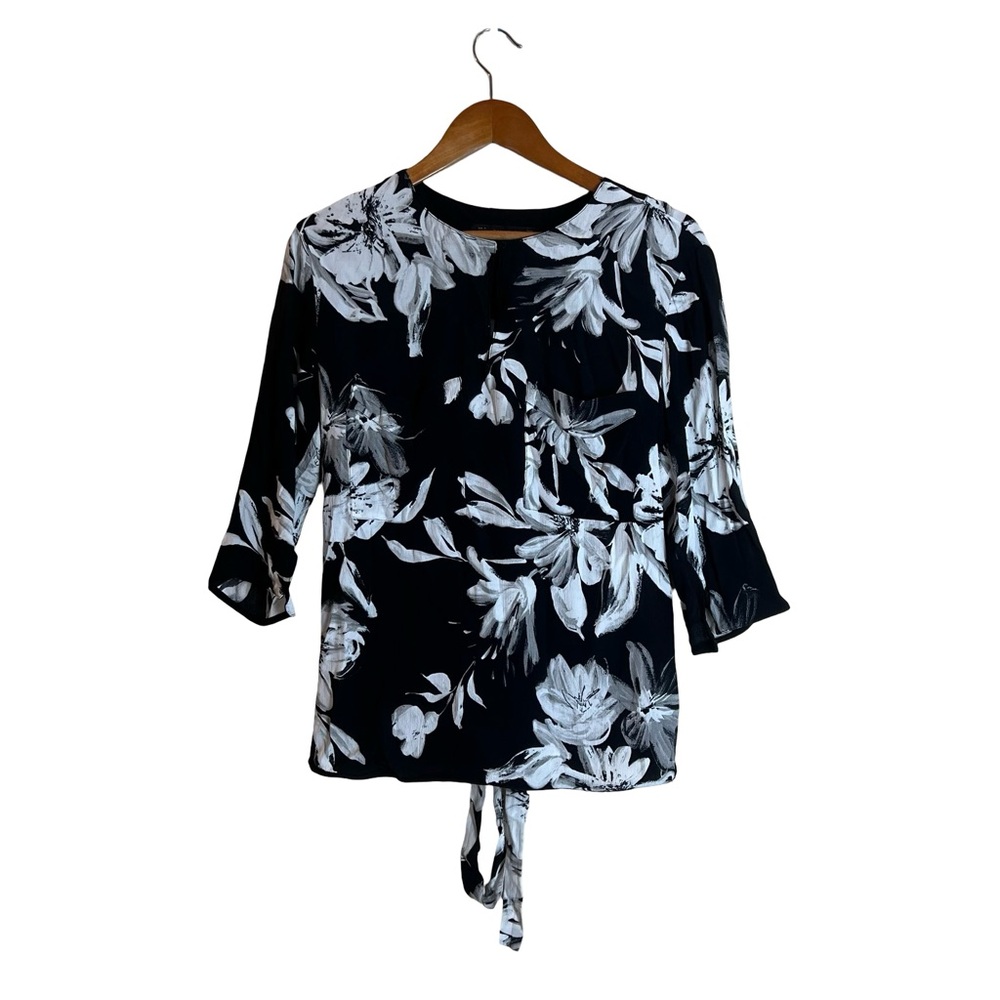 Zara basic black and white floral blouse. Size‎ small